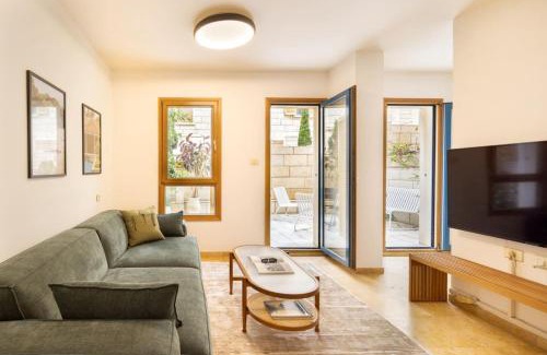 Jaffa Apartment | Andromeda's Charm Old-Jaffa Haven with Shelter by Sea N' Rent