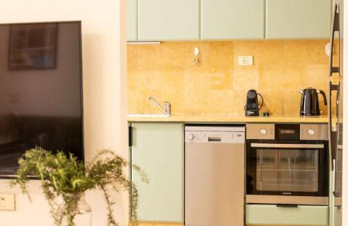 Jaffa Apartment | Andromeda's Charm Old-Jaffa Haven with Shelter by Sea N' Rent