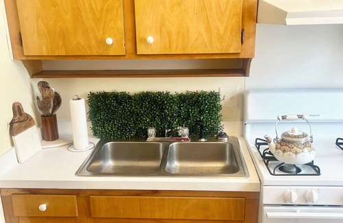Harleston Village Apartment | Andy’s On King St.~ Shops/Bars/Dining At Your Door/ MUSC,Citadel, College of CHS