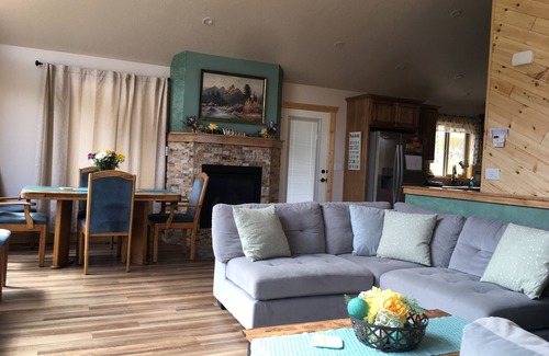 Lava Hot Springs Cabin | Angileen's Place at Canyon Creek - A Cabin Getaway Touched by Nature!