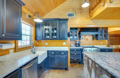 Alba Cabin | Angler's Cabin: Direct Lake Fork Access, By Marina