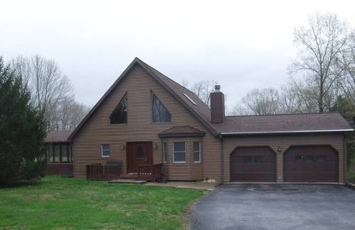 Eckerty House | Anglers View 2 bedroom 3 bath on Patoka Lake in southern Indiana