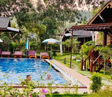 Ong Lang Hotel | Anna Pham Bungalow - Friendly Local