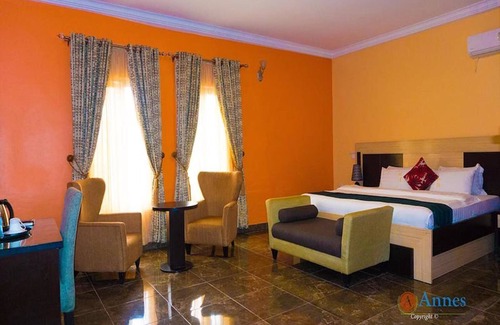 Ofin Hotel | Annes Luxury Suites Ltd