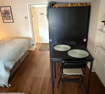 Liverpool Apartment | Annex Studio - Sleeps 2 High-Speed Wifi & Parking