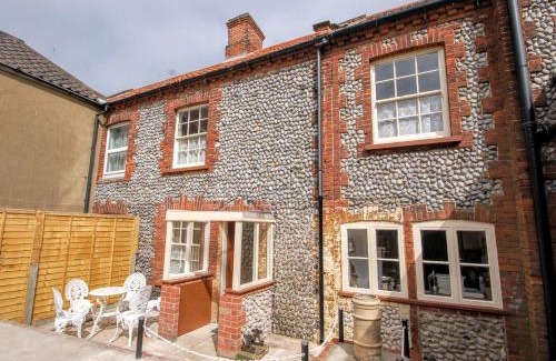 Sheringham House | Annies, 30 Station Road