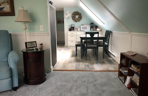 Southwest Harbor Apartment | Anny's Treetop on the Quietside Mt Desert Island,& Acadia National Park