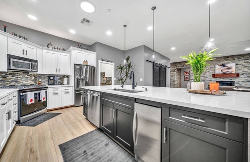 Anthem Country Club House | Anthem Country Club Home with pool and golf course views!