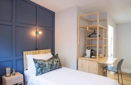 Three Anchor Bay House | Antrim House by Totalstay