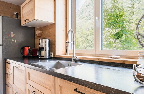 Saint-Colomban-des-Villards Apartment | Apartment 'Breizh Chalet - 14 Personnes' with Mountain View, Private Terrace and Wi-Fi