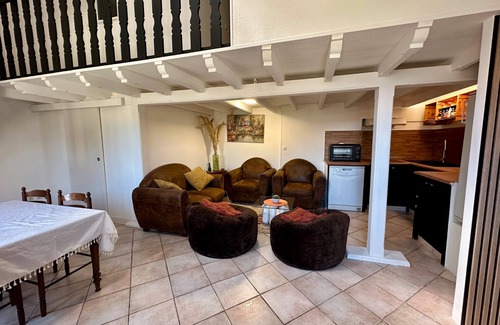 Saint-Capraise-de-Lalinde House | Apartment 'Capraisien' with Shared Garden and Wi-Fi
