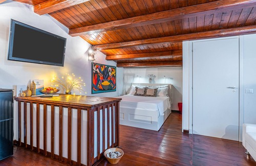 Portopalo di Capo Passero House | Apartment '3 Twins Suite Portopalo' with Shared Garden and Air Conditioning