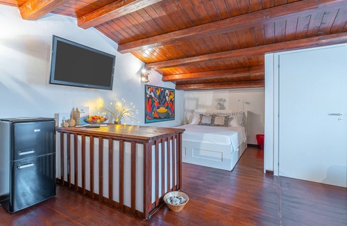 Portopalo di Capo Passero House | Apartment '3 Twins Suite Portopalo' with Shared Garden and Air Conditioning