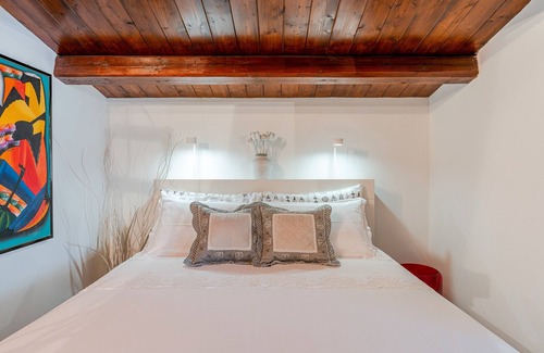 Portopalo di Capo Passero House | Apartment '3 Twins Suite Portopalo' with Shared Garden and Air Conditioning