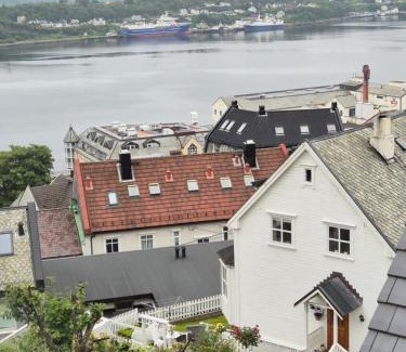 Alesund Apartment | APARTAMENT - Duże mieszkanie w centrum Ålesund