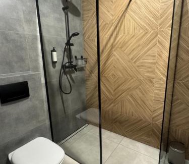 Czestochowa Apartment | Apartament Neonowy by Apartamenty 77