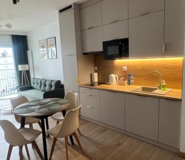 Czestochowa Apartment | Apartament Neonowy by Apartamenty 77