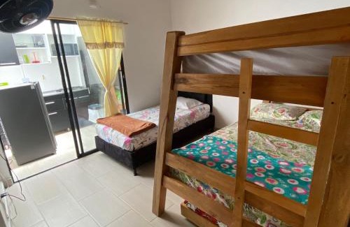 Suramericana Apartment | APARTAMENTO AMOBLADO SECTOR LAURELES-ESTADIO hasta 8 personas - Londres