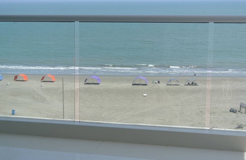 Cartagena District Apartment | APARTAMENTO AMPLIO 3 ALCOBAS FRENTE PLAY