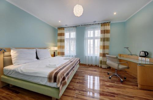 Katowice Apartment | ApartHotel Katowice - Deluxe Rooms with King Beds, City Center, Free Wifi!