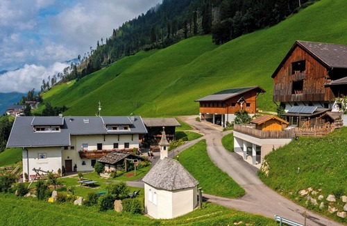 Valle Aurina Apartment | Apartment "Voppichlhof Edelweiss" with Mountain View, Shared Garden & Wi-Fi