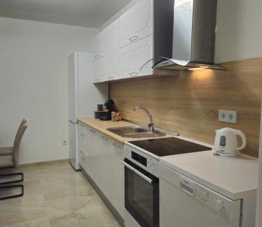 Sanski-Most Apartment | Apartman devet rijeka