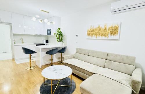 Zagreb Apartment | Apartman Lilly - SelfCheckIn - Zagreb - Parking - Mirna Lokacija - Lođa