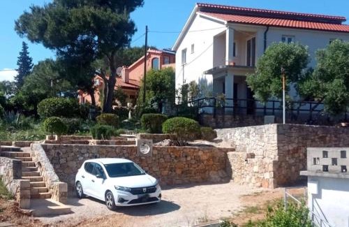 Cove Basina (Jelsa) Apartment | Apartmani Huljić