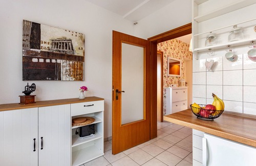 Schmallenberg Apartment | Apartment 'Sauerlandblick' with Mountain View, Private Terrace and Wi-Fi