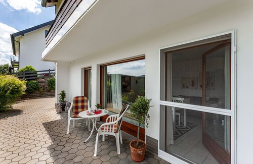 Schmallenberg Apartment | Apartment 'Sauerlandblick' with Mountain View, Private Terrace and Wi-Fi