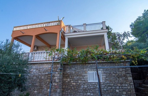 Stomorska Apartment | Apartments Mari (102711-A1) - Stomorska - island Solta