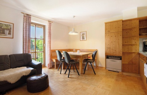 Eschlkam Apartment | Apartment 1 with Shared Garden and Wi-Fi