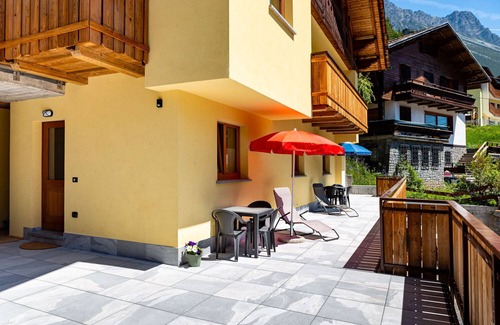 Isolaccia Apartment | Apartment '2' with Mountain View, Shared Terrace and Wi-Fi