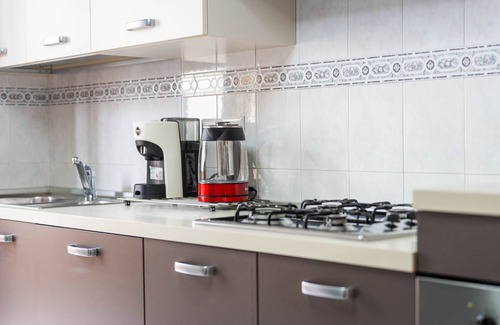 Province of Cagliari Apartment | Apartment 'A 10 Minuti Dal Mare' with Shared Terrace, Wi-Fi and Air Conditioning