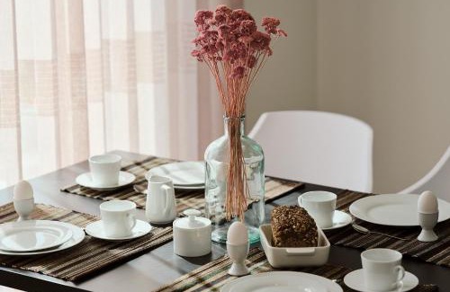 Zirchow Apartment | Apartment A6 "Pine Hill Resort" - mit großem Bad & großem überdachtem Balkon, vom Wohn- und Schlafzimmer aus begehbar