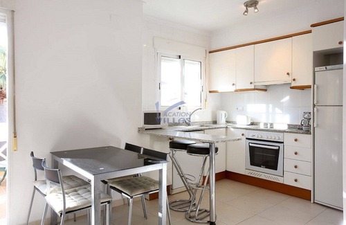 Denia Apartment | Apartment "Albatross" close to the Sea with Shared Pool & Wi-Fi