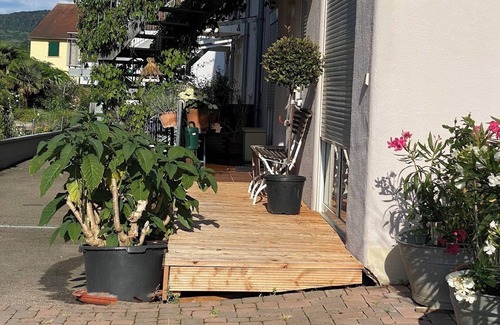 Burkheim Apartment | Apartment 'Am Wii- Weg' with Private Terrace and Wi-Fi