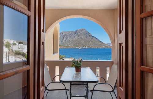 Kamari Apartment | Apartment 'Amphitrite - Standard' with Sea View, Wi-Fi and Air Conditioning