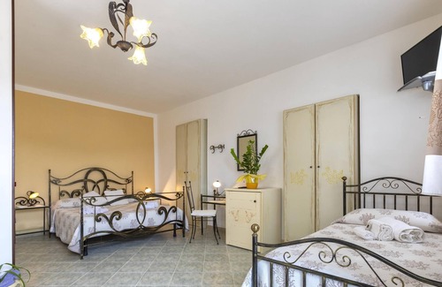 Sassari Apartment | Apartment "Appart 1 Quadrupla Vista Mare" with Sea View, Pool, Wi-Fi, Garden & Terrace