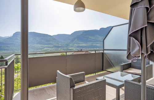 Tramin Apartment | Apartment 'Bacchushof Cabernet' with Mountain View, Balcony and shared Pool