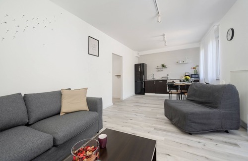 Fabryczna Apartment | Apartment Białowieska by Renter