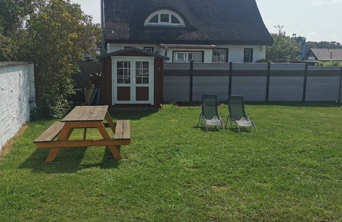 Schaprode Apartment | Apartment 'Boddenferienhaus - 11 Seemannsgarn' with Shared Terrace, Shared Garden and Wi-Fi
