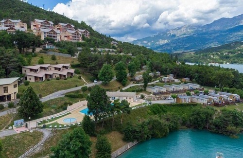 Chorges Apartment | Apartment by Lake Serre-Ponçon with Pool