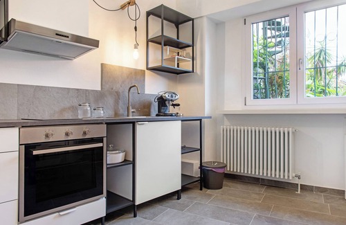 Porto Valtravaglia Apartment | Apartment 'Cà Del Lac' with Wi-Fi