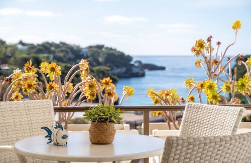 Cala Ferrera Apartment | Apartment 'Caballito De Mar' with Sea View, Wi-Fi and Air Conditioning