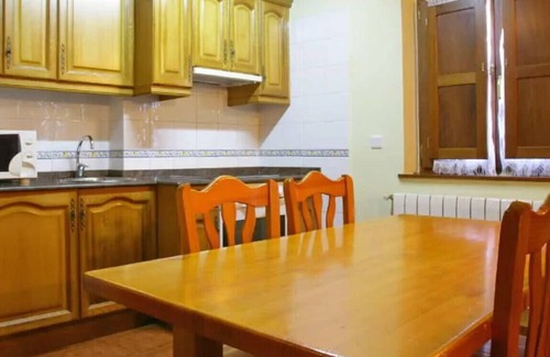 Arriondas House | Apartment 'Casa Collado Sto Tomas 2' with Mountain View and Shared Terrace