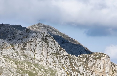Arriondas House | Apartment 'Casa Collado Sto Tomas 2' with Mountain View and Shared Terrace