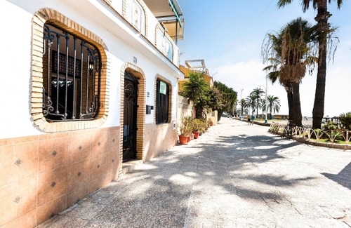 Pedregalejo Apartment | Apartment 'Casa Playa 3 Dormitorios' with Sea View, Wi-Fi and Air Conditioning