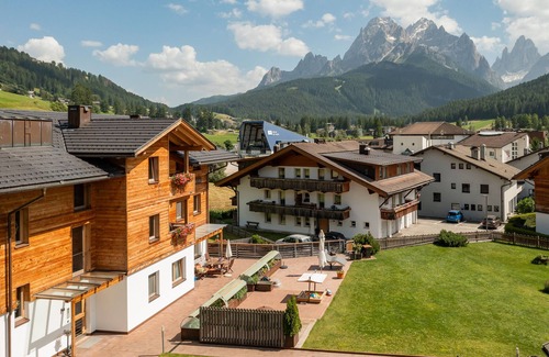 Sesto Apartment | Apartment 'Chalet Rudana for 4 People' with Mountain View, Shared Garden and Wi-Fi
