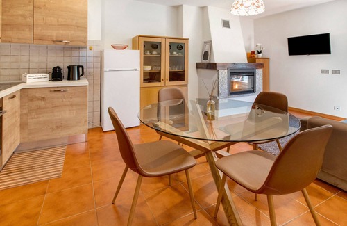 Isolaccia Apartment | Apartment 'Cima De' Piazzi 2' with Mountain View, Balcony and Wi-Fi